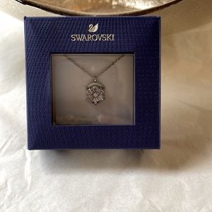 Great gift, buy early for Christmas! Swarovski snowflake necklace! BNWT! ❤️